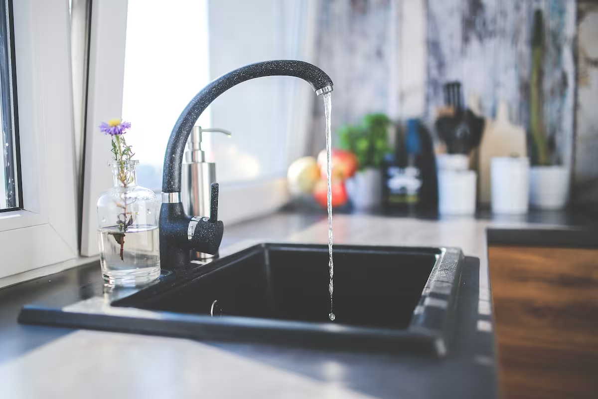 Power outages leave neighborhoods in Tijuana and Rosarito without water.